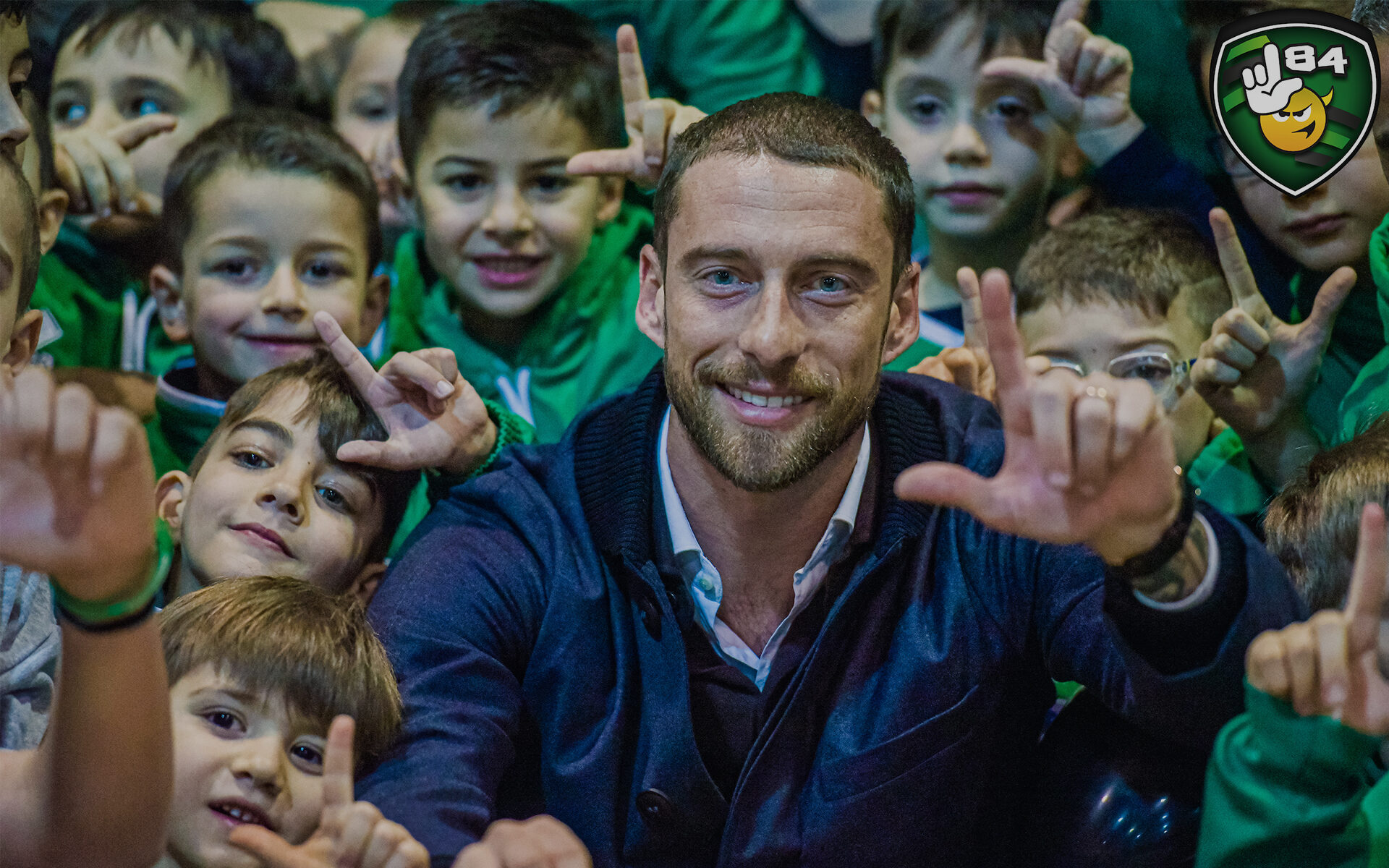 L84 Claudio Marchisio con i bambini della futsal school