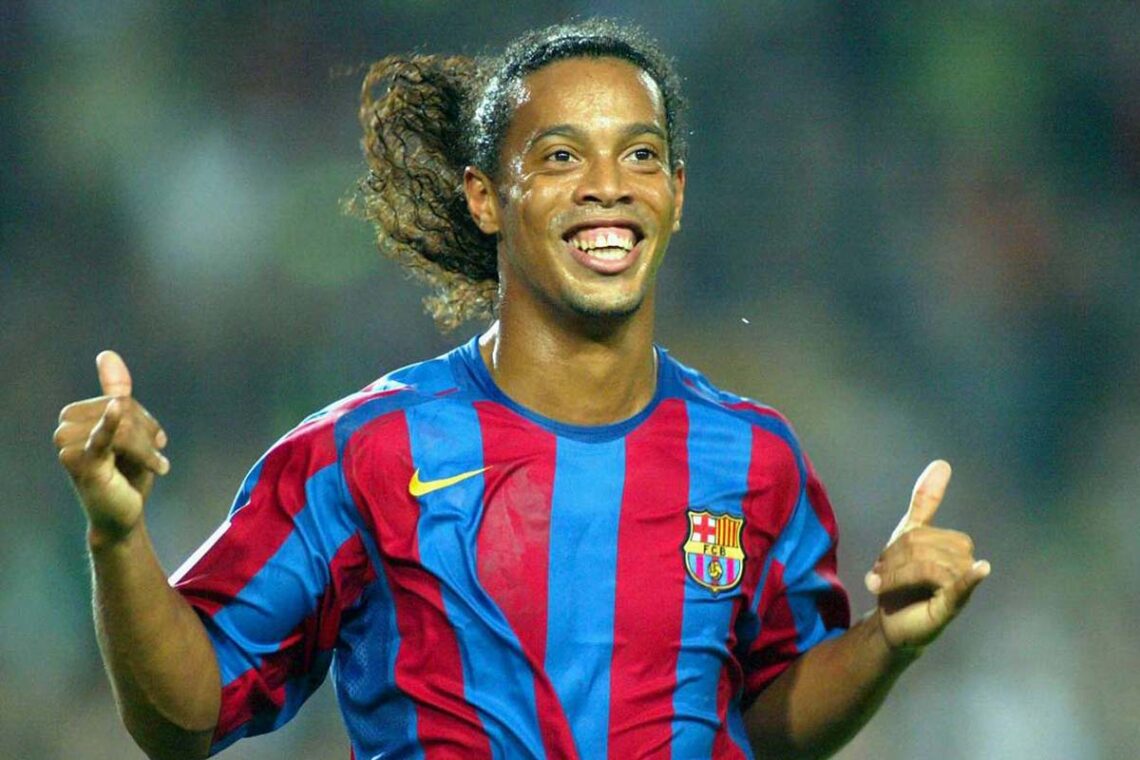Ronaldinho esulta nel Barcelona